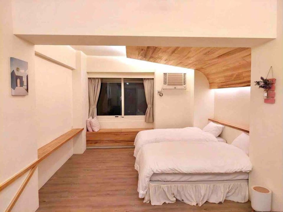 YI-JIAN逸間套房 (獨立觀景陽台、花蓮市中心、近東大門夜市) Vacation rental in Taiwan, Province of China