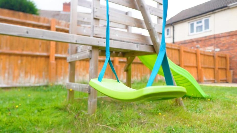 Three bedroom house - Contractors & Families Vacation rental in Wolverhampton