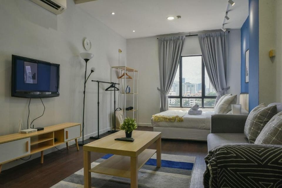 Chic Studio @ KL City Centre | 100M WiFi l Netflix Apartment in Federal Territory of Kuala Lumpur