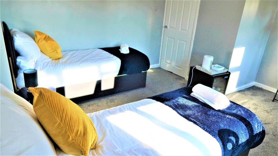 Wolverhampton Contractor?‍ Stays + Free Parking ✅ Vacation rental in Wolverhampton