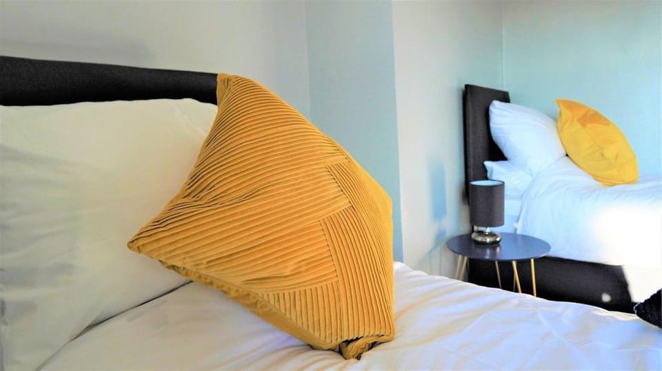 Wolverhampton Contractor?‍ Stays + Free Parking ✅ Vacation rental in Wolverhampton