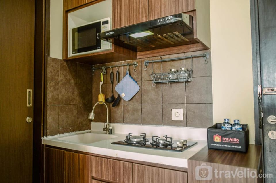 Nice & Warm 1BR Belmont Residence Puri By Travelio Apartment in Jakarta