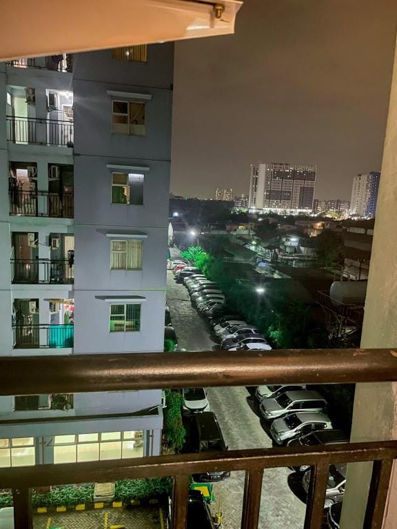 Comfy Studio Apartment (1 bedroom) near Airport. Apartment in Jakarta