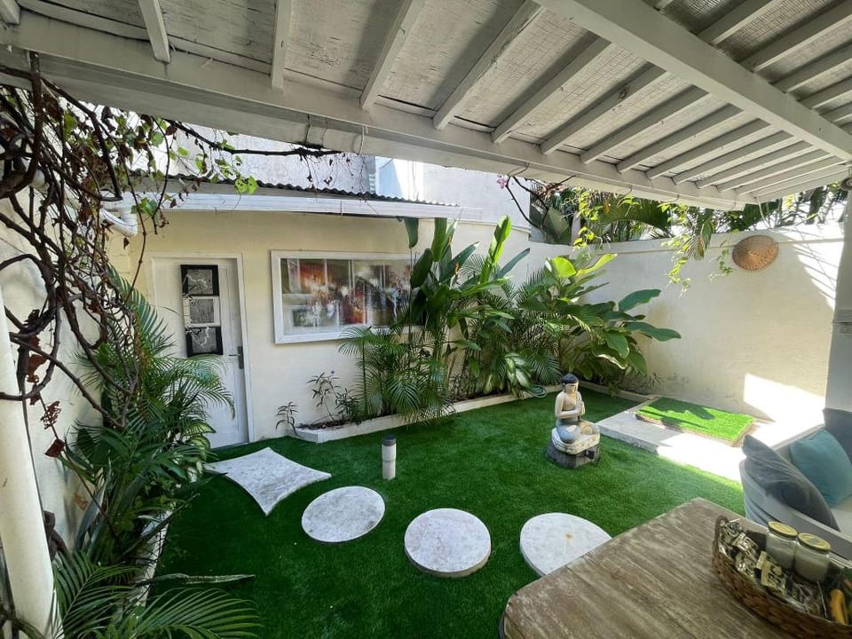 Mara Villa – Lux 3BR Pool, 2min to Seminyak Beach Villa in Kuta
