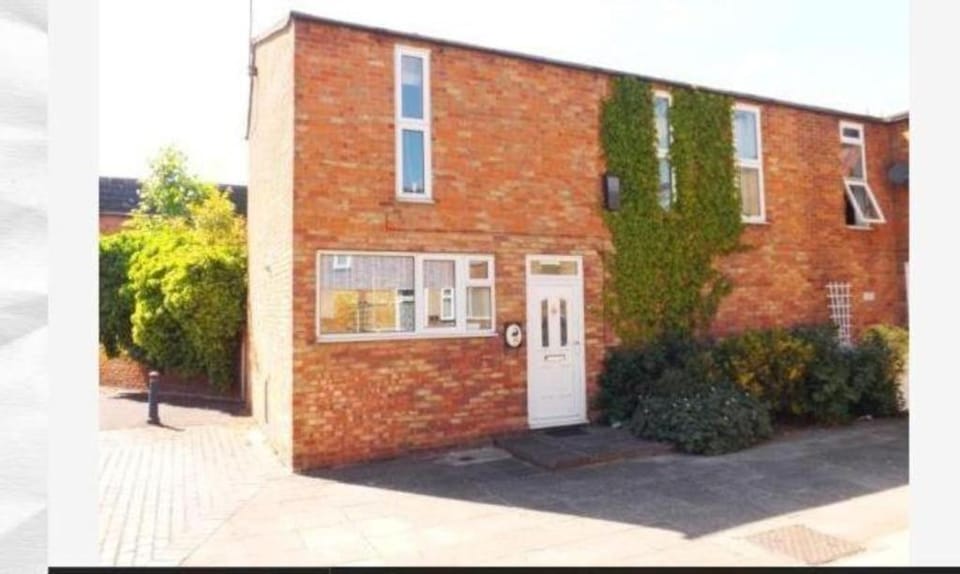 Vetrelax Basildon Elizabeth Way Apartment in Basildon