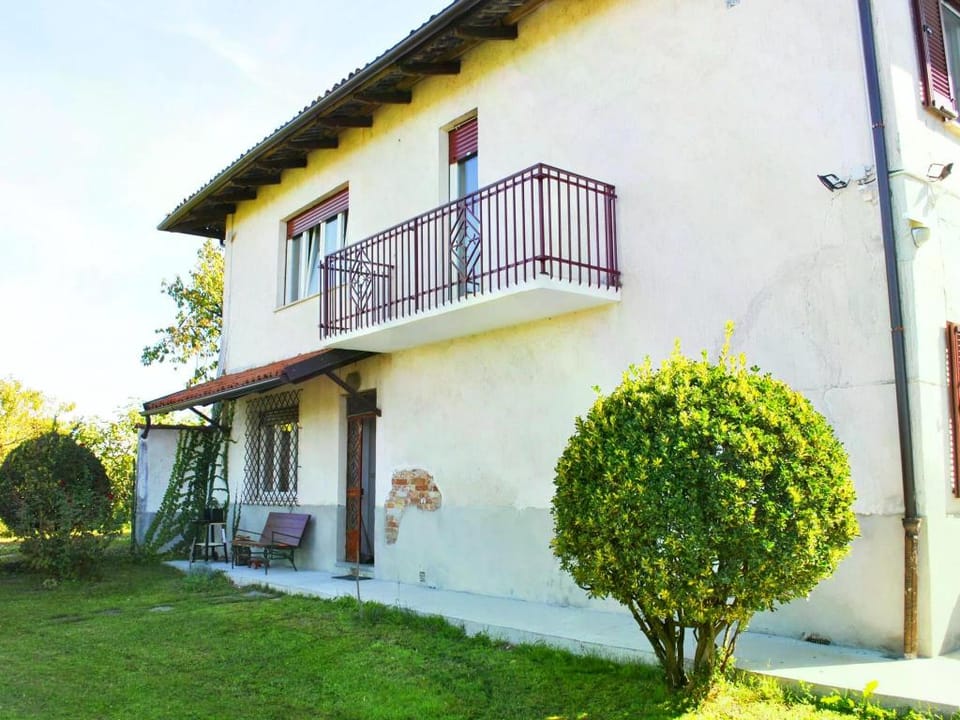 Apartment in Casale with Panoramic Vineyard Views Vacation rental in Piedmont