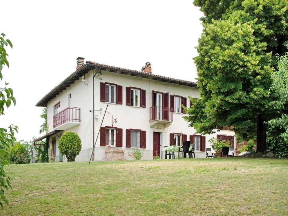 Apartment in Casale with Panoramic Vineyard Views Vacation rental in Piedmont