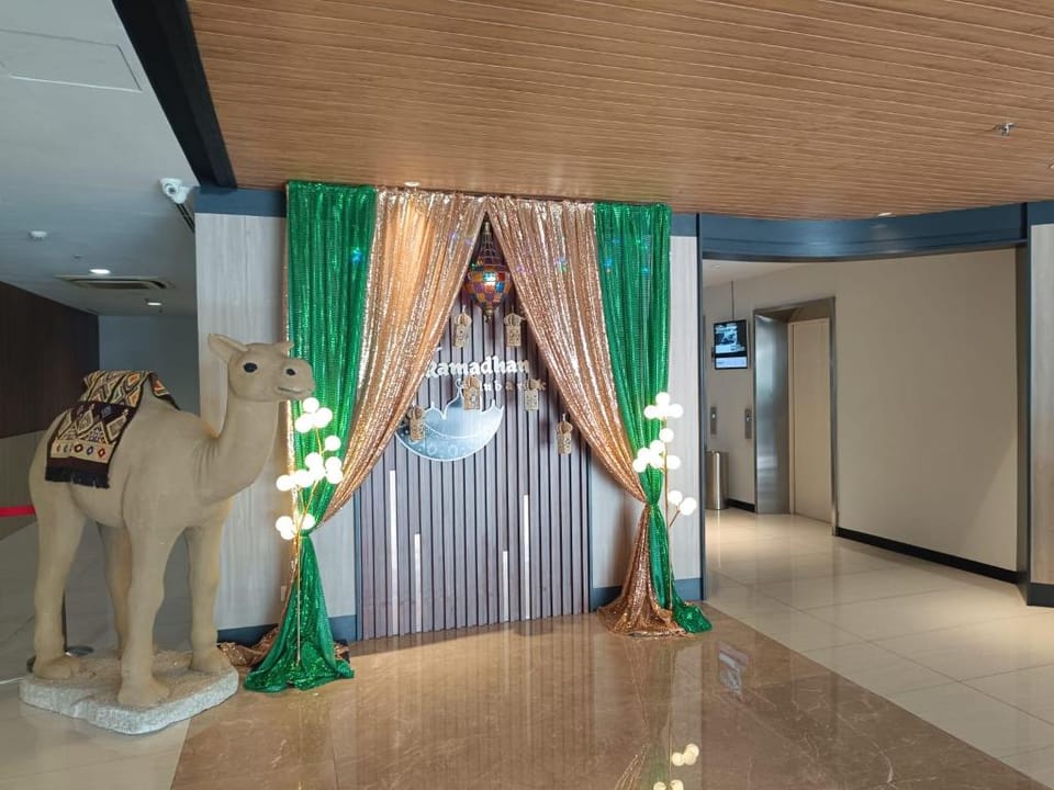 Skysuites Service Apartment Apartment in Surabaya
