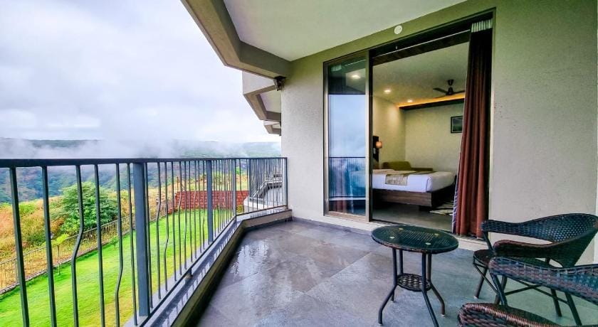 Hotel Mountain Breeze Hotel in Maharashtra
