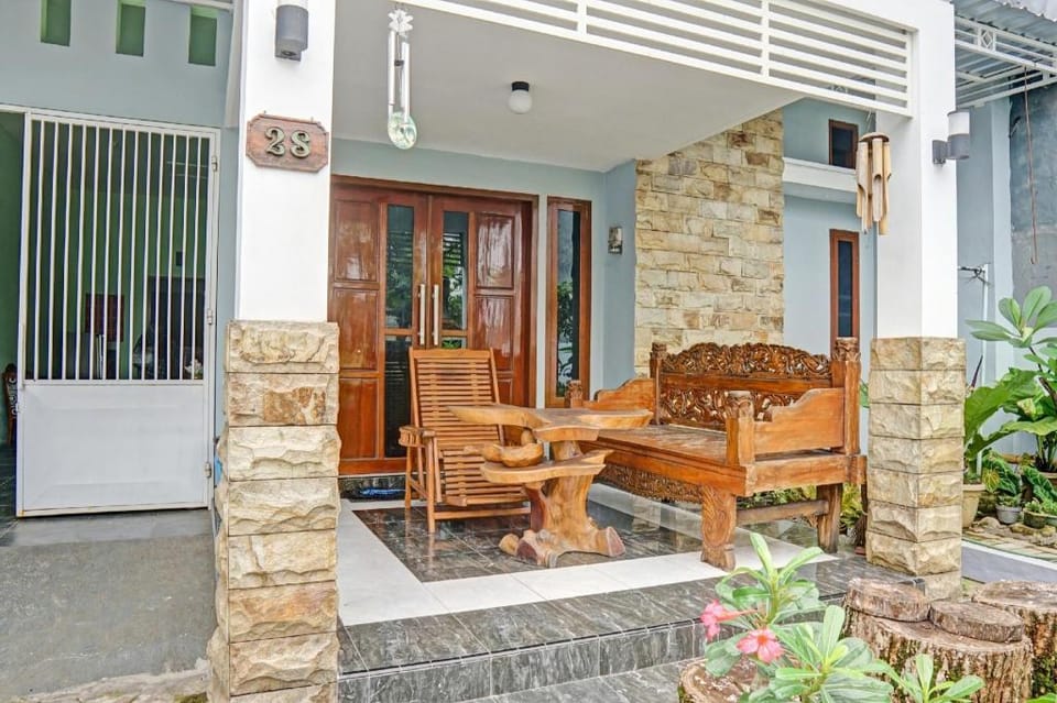 OYO 90729 Sekar Guest House Jember Hotel in East Java