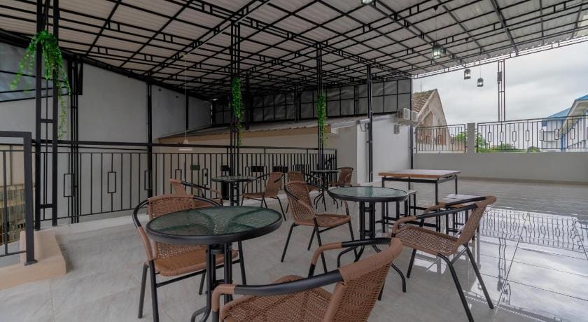 RedDoorz Syariah near Summarecon Mall Bekasi Hotel in West Java