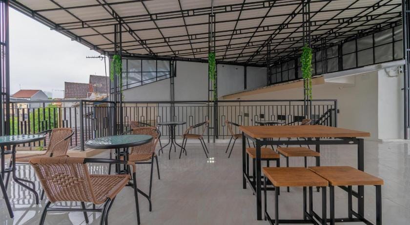 RedDoorz Syariah near Summarecon Mall Bekasi Hotel in West Java