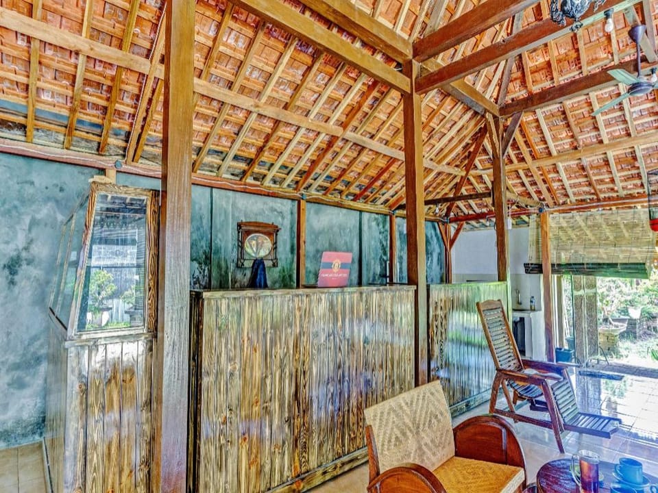 SPOT ON 90742 Kinanthy Homestay Syariah Hotel in East Java