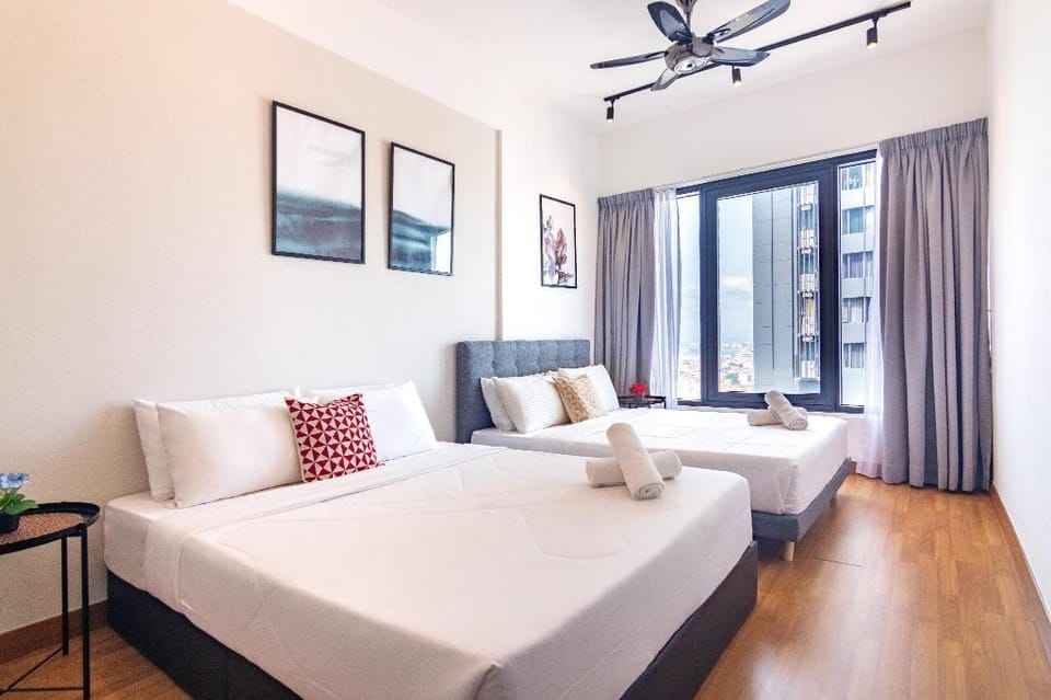 June by ALV, 2BR  Sunny Designer Apartment in George Town