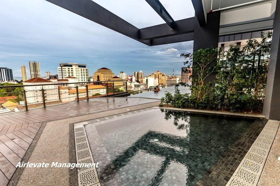 June by ALV, 2BR  Sunny Designer Apartment in George Town