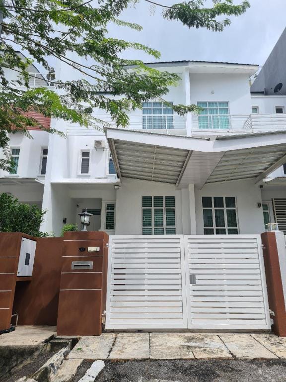 Ocean 13 Shamrock Beach BigGroup 4 BR with Pool Vacation rental in Tanjung Bungah