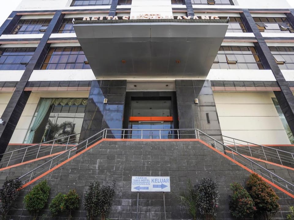 Collection O 90724 Hotel Sinar Sidoarjo Hotel in East Java