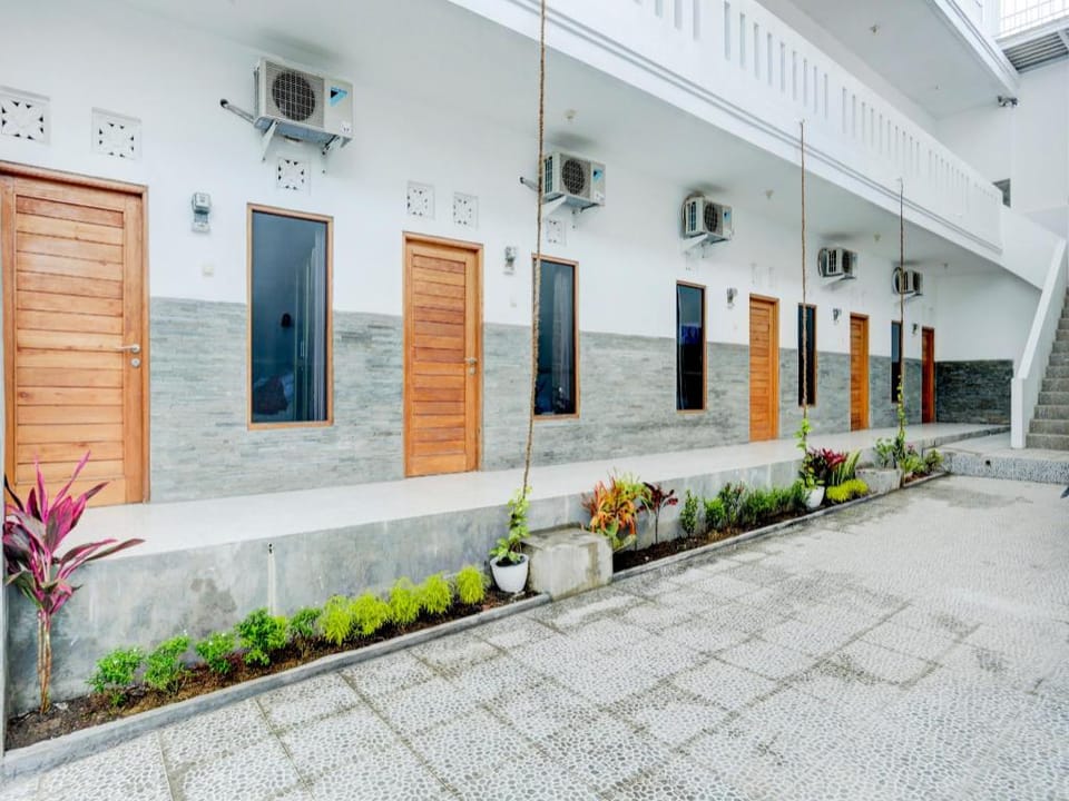 OYO Flagship 90756 Melasti Hills Room & Cafe Hotel in Bali