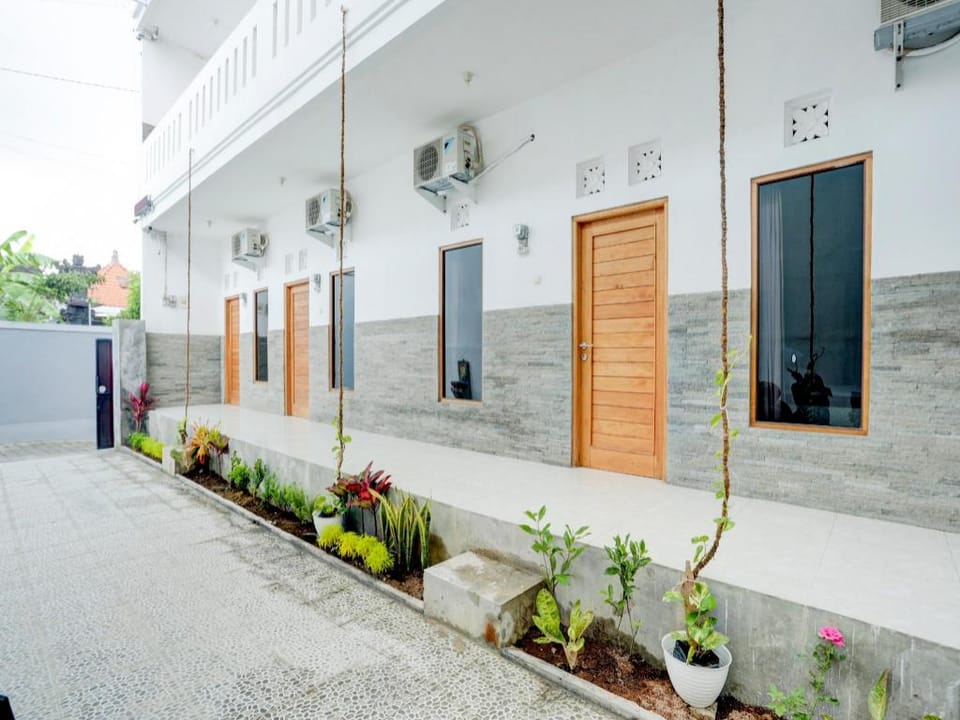 OYO Flagship 90756 Melasti Hills Room & Cafe Hotel in Bali