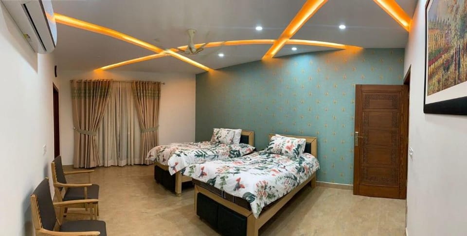 Razi Lounge: 3br Upper portion 1000sqy,WAPDA Town Vacation rental in Lahore