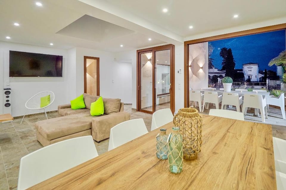 Villa N15 en plein cœur de la Marina, proche de Rosas, Costa Brava Villa in Alt Empordà