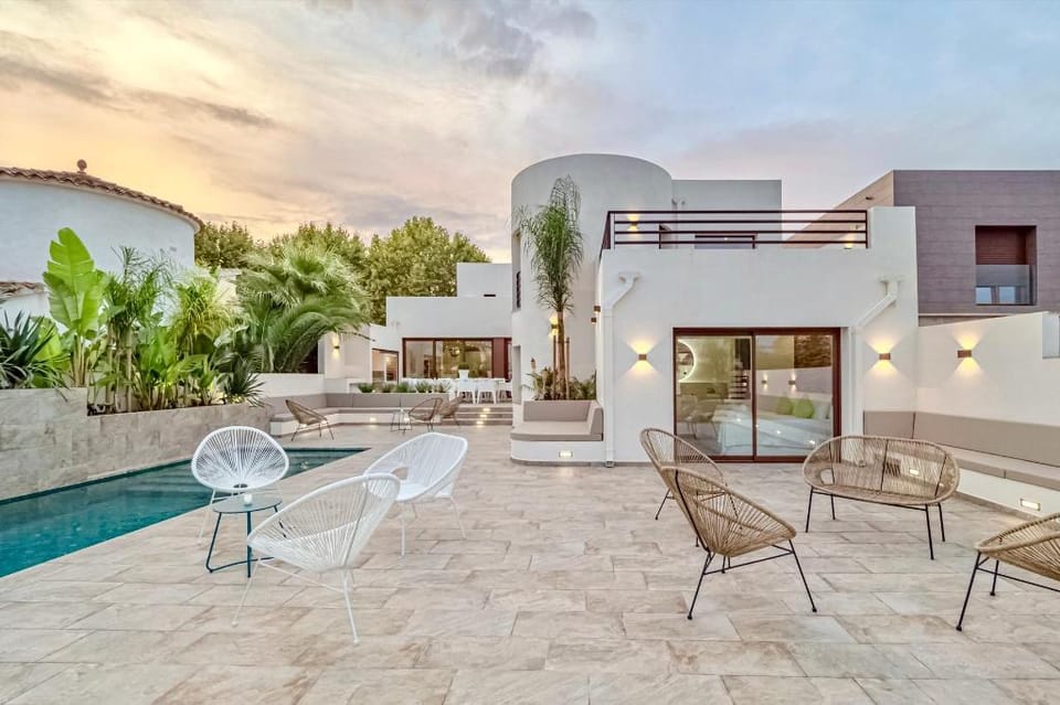 Villa N15 en plein cœur de la Marina, proche de Rosas, Costa Brava Villa in Alt Empordà