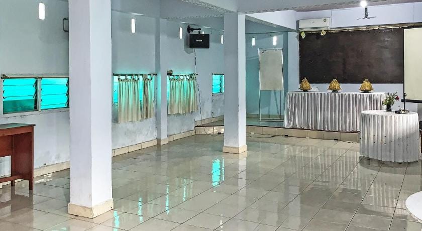 Hotel O Surya HotelNearTaman Anggrek Pkk Watansoppeng Hotel in Indonesia