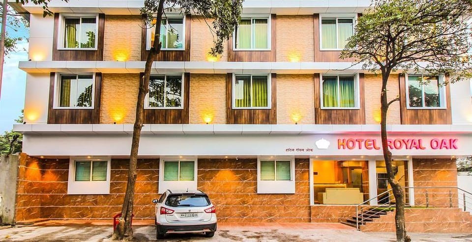 Hotel Royal Oak Hotel in Maharashtra