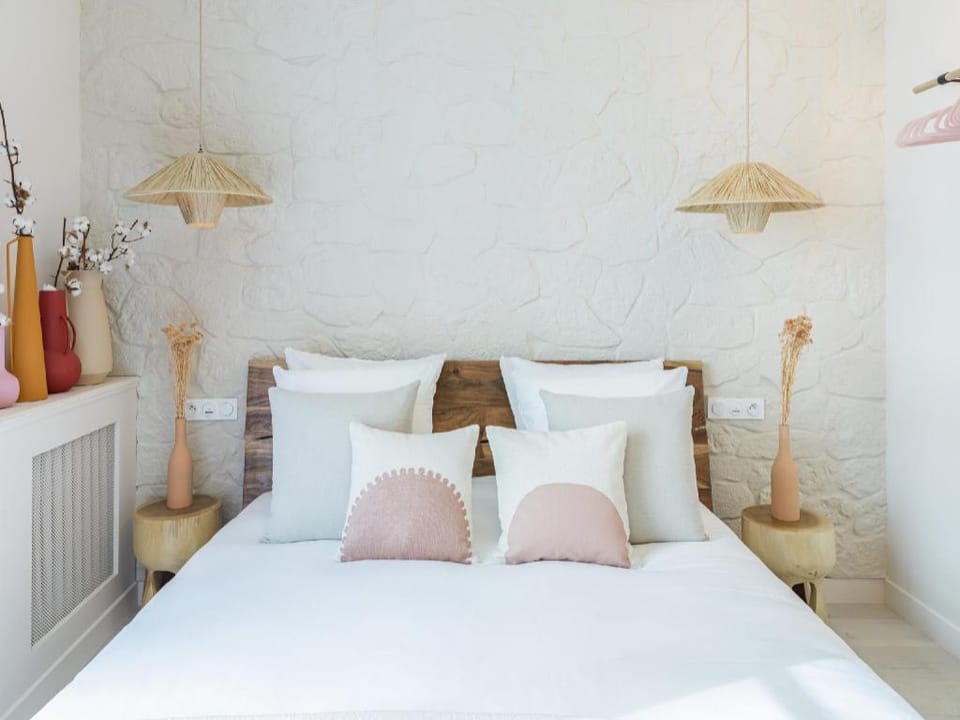 Pink & Wood cocoon Apartment in Paris