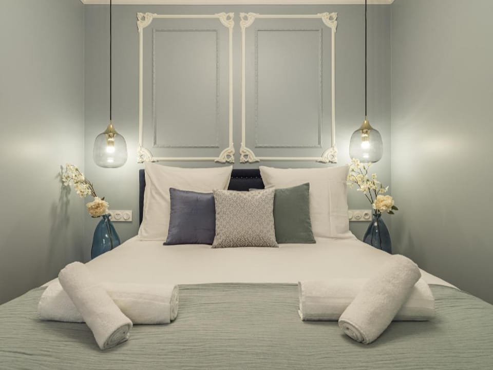 The Pompadour Suite Apartment in Paris