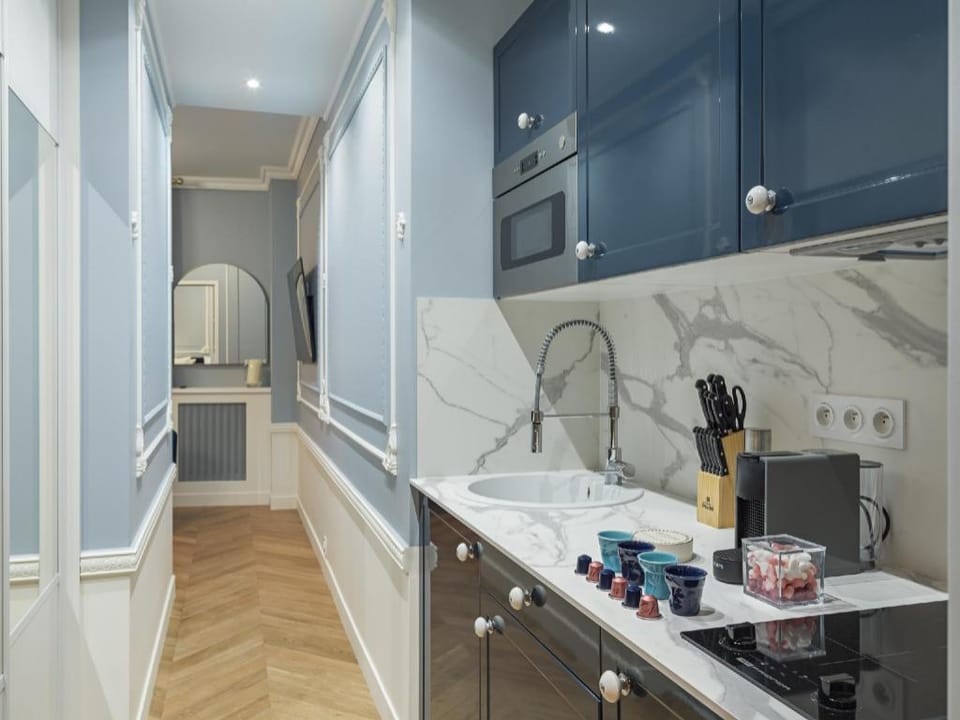 The Pompadour Suite Apartment in Paris