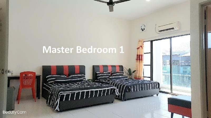 No 86 Bunga Raya1 Sitiawan@18Pax FREEWIFI Vacation rental in Perak