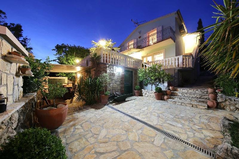 Rustical Villa VERDE with traditional Tavern and Pool Villa in Zadar County