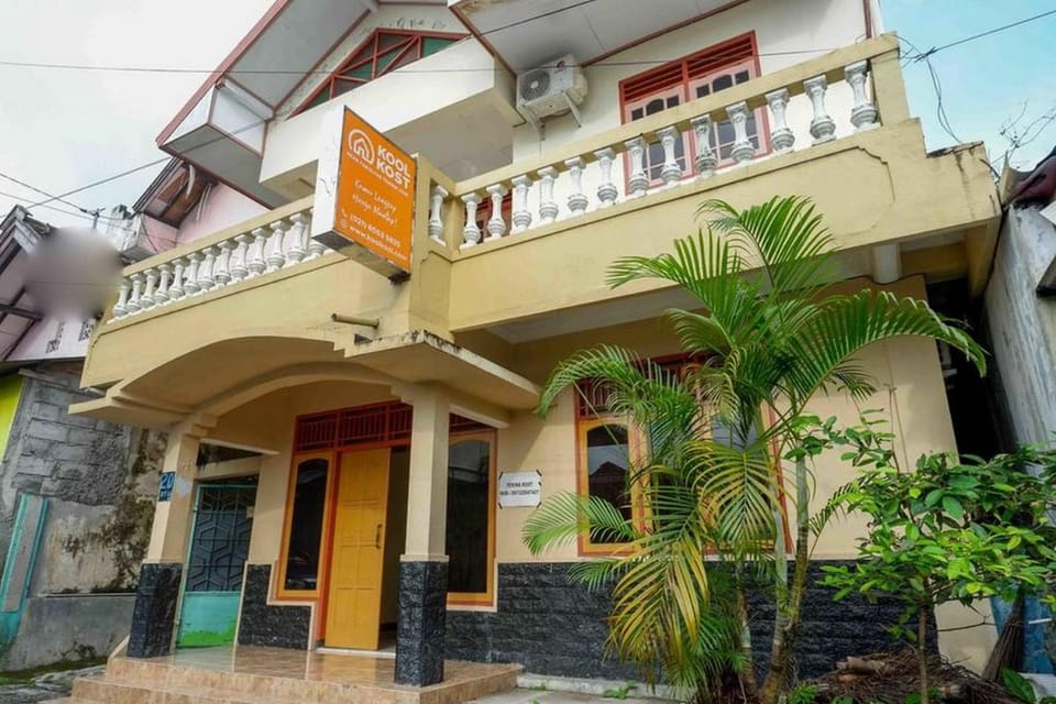 KoolKost Male near Fakultas Teknik UGM Apartment in Special Region of Yogyakarta