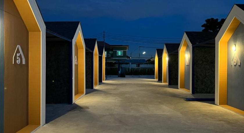 Chics Resort ชิคส์รีสอร์ท Hostel in Laos