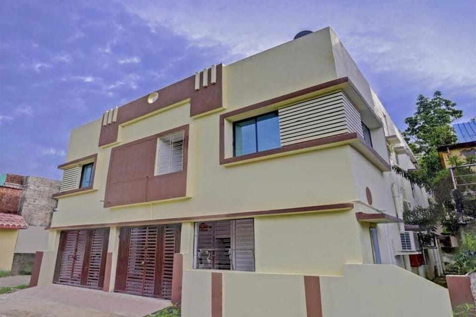 Goroomgo Luxury Star Inn Airport Bhubneswar Hotel in Bhubaneswar