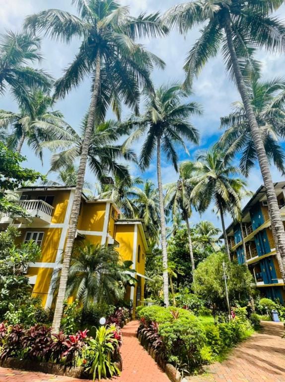 Lushy Days Palm Resort Hotel in Calangute