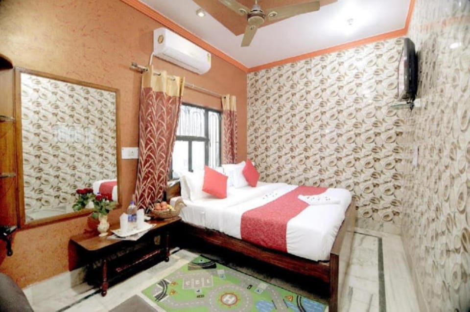 Goroomgo Rashmi Agra Hotel in Agra