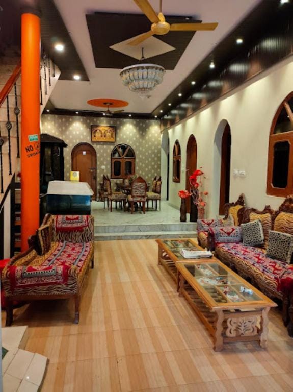 Goroomgo Rashmi Agra Hotel in Agra