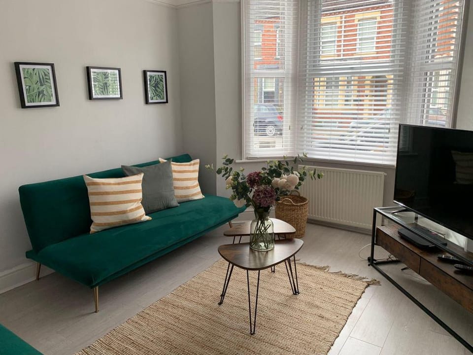 House of cosy dots  Vacation rental in Northampton