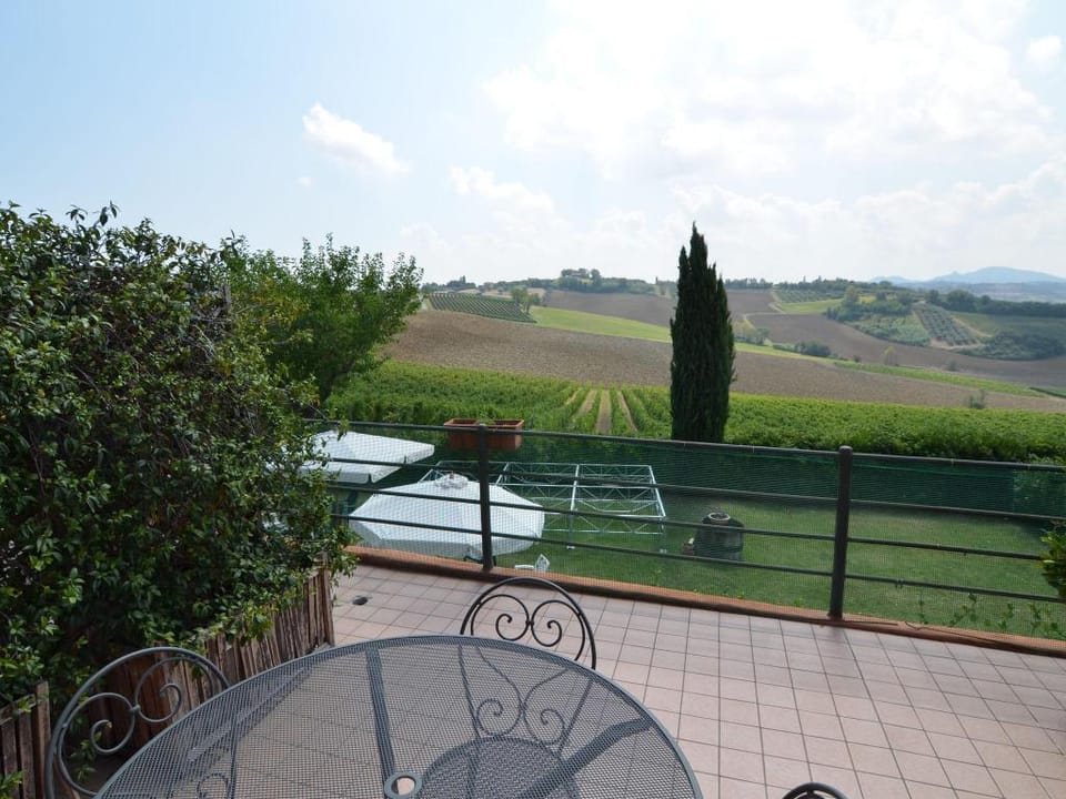San Marino Poolside Stay Apartment in Marche