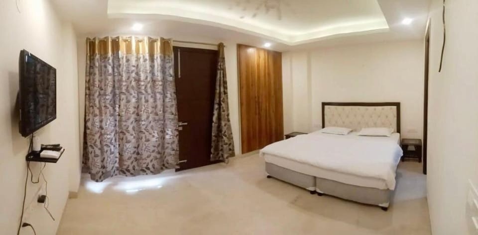 Gorgeous 3BHK Apartment | Close to Everything ! Apartment in New Delhi