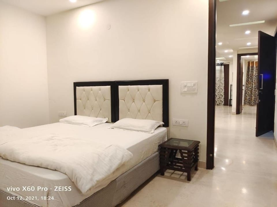 Gorgeous 3BHK Apartment | Close to Everything ! Apartment in New Delhi