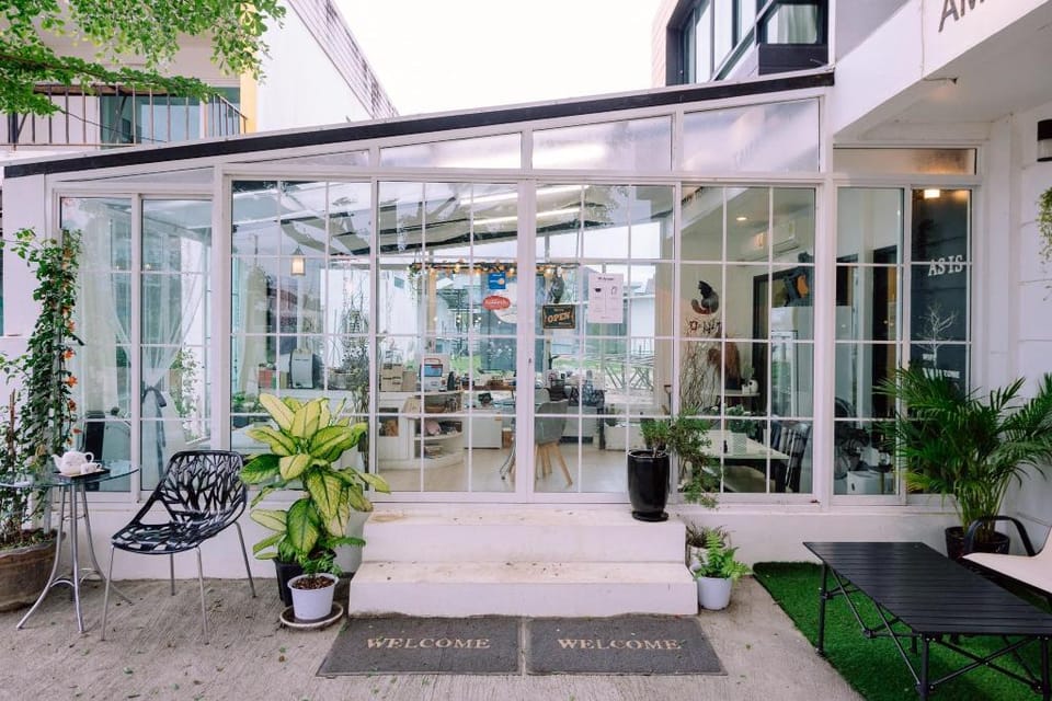 Amaz Guest House x Cafe Vacation rental in Thailand