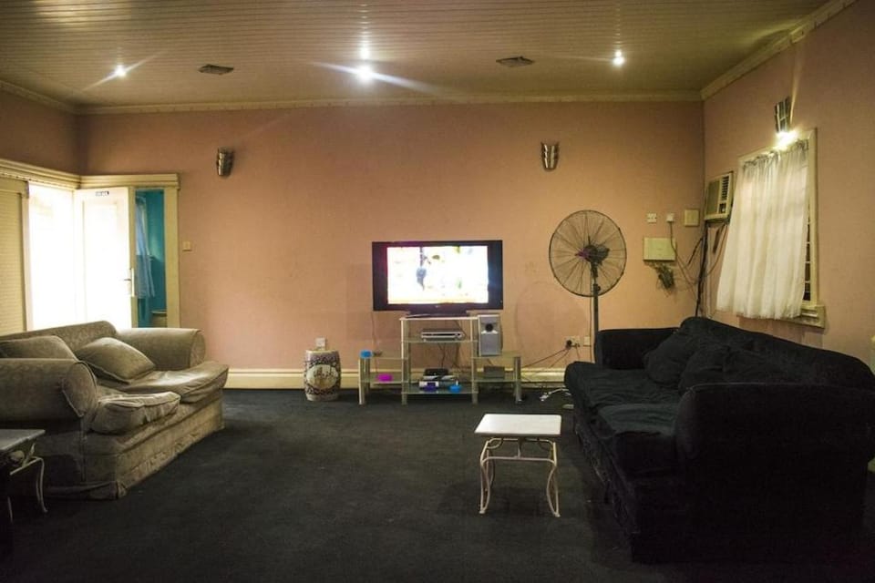 Whitehouse Exclusive Guest House Hotel in Lagos