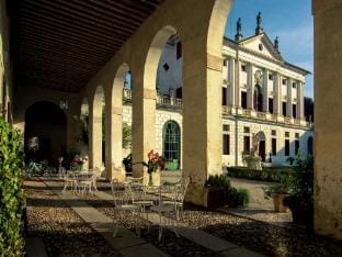 Villa in Venice with Private Pool  Park Villa in Veneto