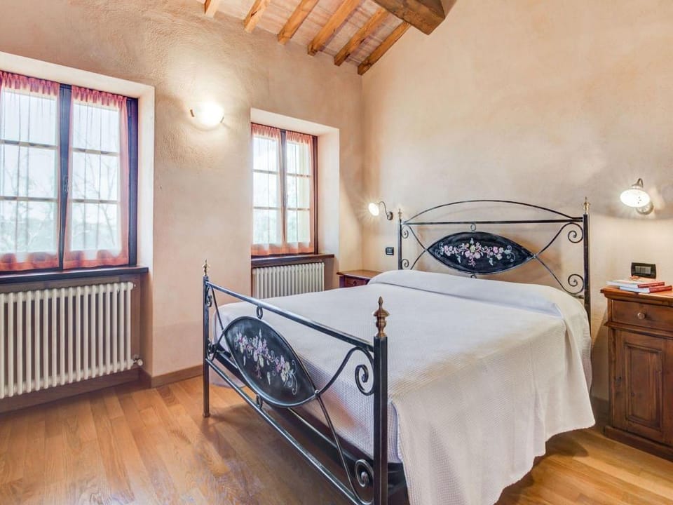 Holiday Home in Urbania with Hill Views Vacation rental in Marche
