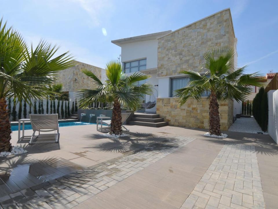 Villa with Garden  Roof Deck Villa in Vega Baja del Segura