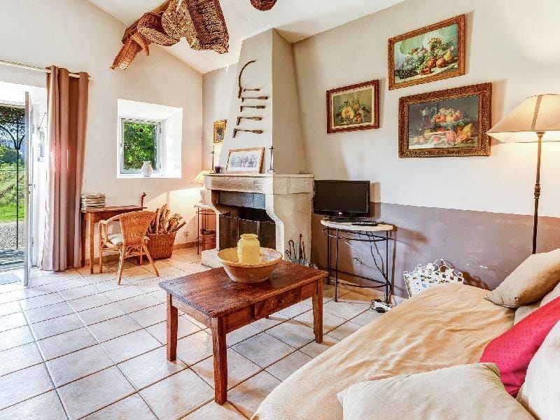 Cottage in Oppede amidst Vineyards Vacation rental in Provence-Alpes-Côte d'Azur