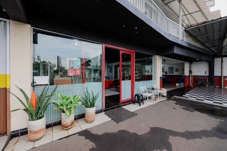 LaPonca Residence Pondok Cabe Syariah Mitra RedDoorz Hotel in South Jakarta City